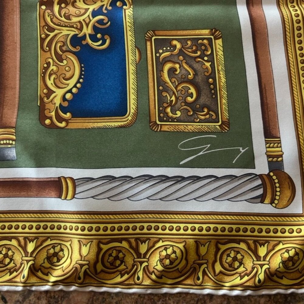 Beautiful Vintage Genny Silk Scarf of Golds and Greens, Made in Italy, ~ 34 x 34 - Picture 9 of 16